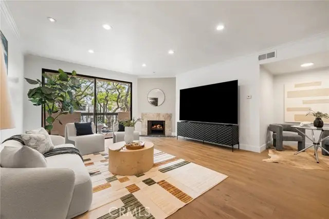 423 Palm  #108, Beverly Hills, CA 90210 - #3