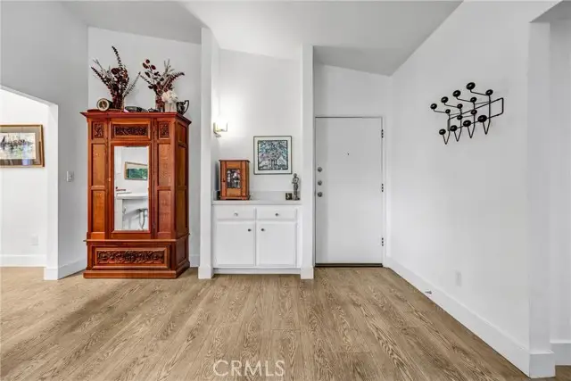 5805 Whitsett Avenue  #201, Valley Village, CA 91607 - #2
