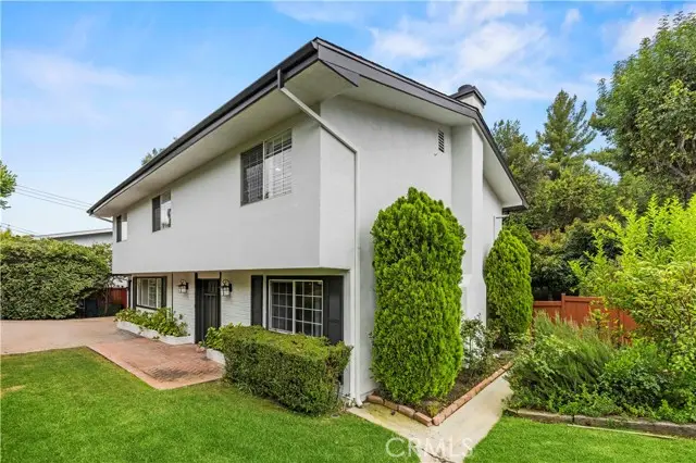 5943 Salamea Avenue, Woodland Hills, CA 91367 - #2