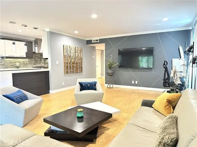 6720 Hillpark Drive  #204, Los Angeles, CA 90068 - #2