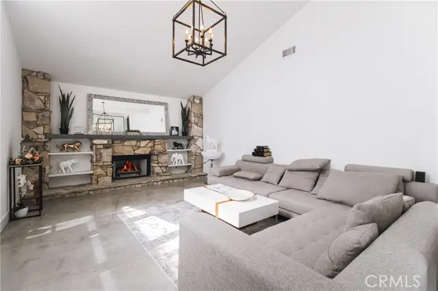 19865 Hiawatha Street, Chatsworth, CA 91311 - #2