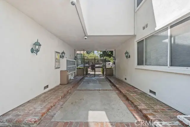 18619 Collins  #F30, Tarzana, CA 91356 - #3