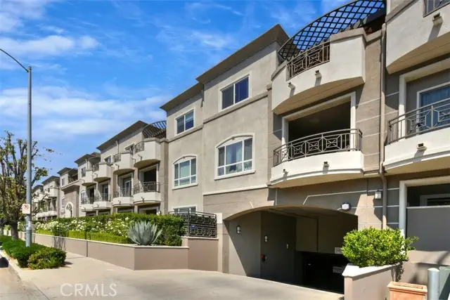 4424 Whitsett Avenue  #107, Studio City, CA 91604 - #2