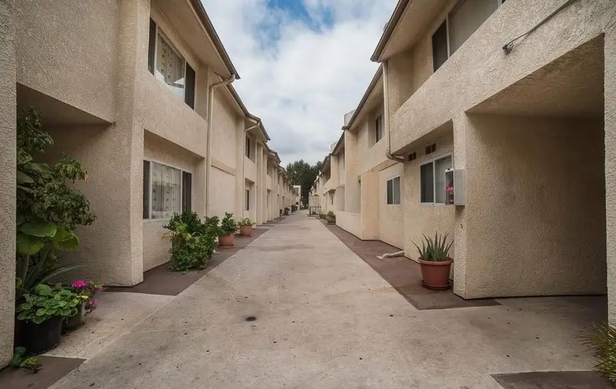 7631 Reseda, Reseda, CA 91335 - #3