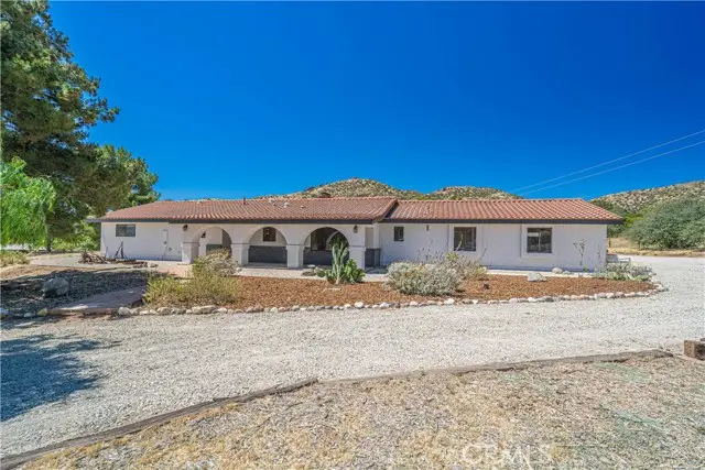 11820 Darling Rd., Santa Clarita, CA 91390 - #2