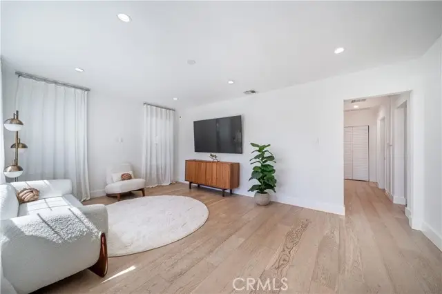 5143 Newcastle Avenue, Encino, CA 91316 - #3