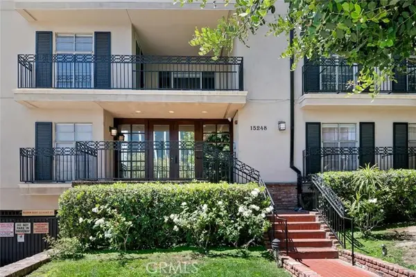 15248 Dickens Street  #102, Sherman Oaks, CA 91403