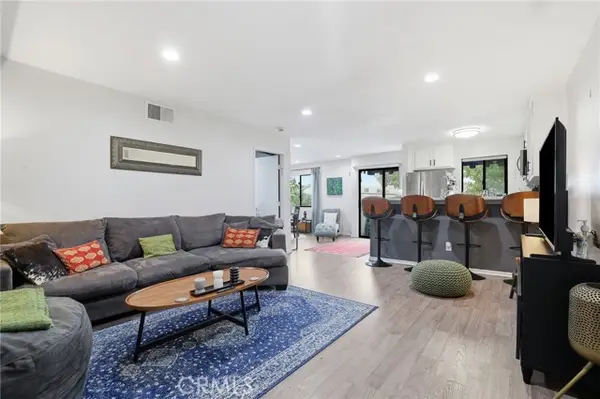 18530 Hatteras Street  #337, Tarzana, CA 91356