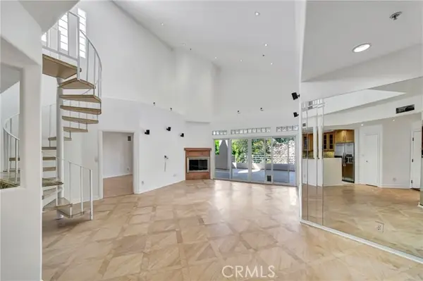4477 Woodman Avenue  #305, Sherman Oaks, CA 91423