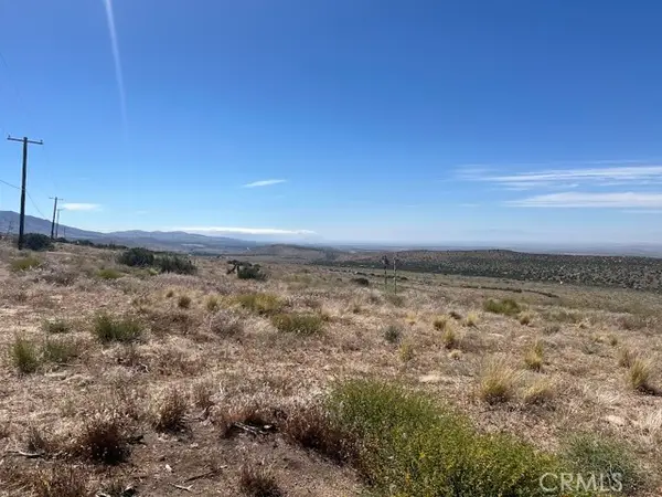 0 200, Llano, CA 93544