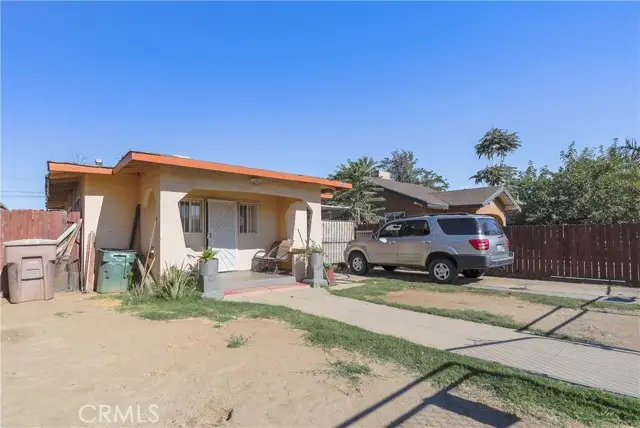 905 Q Street, Bakersfield, CA 93304 - #2