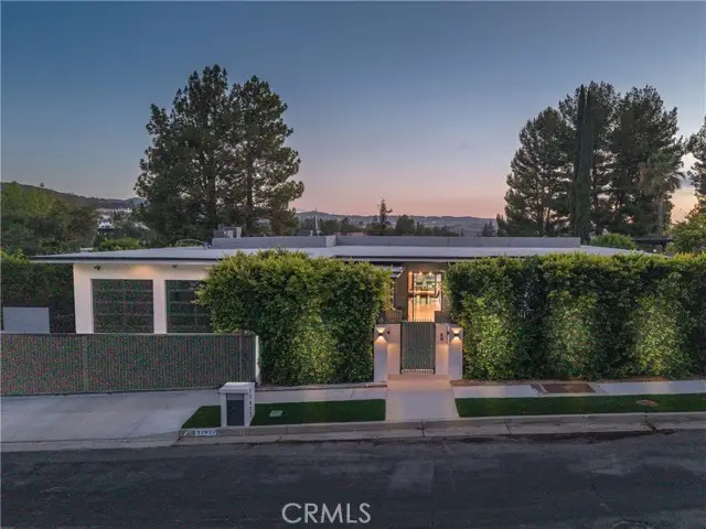 17977 Medley Drive, Encino, CA 91316 - #2