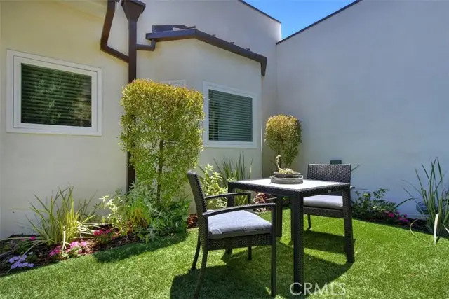 15059 Rayneta Drive, Sherman Oaks, CA 91403 - #3