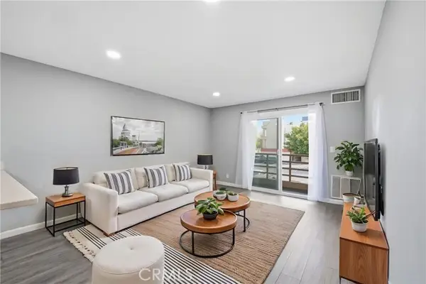 6815 Remmet, Canoga Park, CA 91303