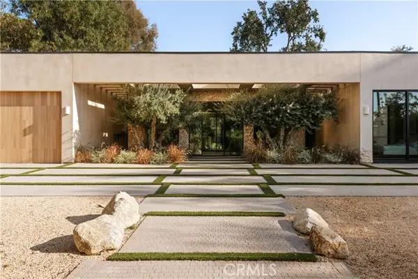 23338 Collins Street, Woodland Hills, CA 91367