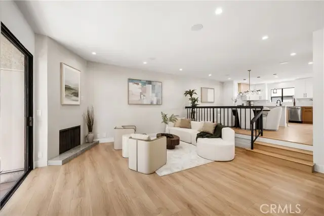 5711 Owensmouth  #125, Woodland Hills, CA 91367 - #1