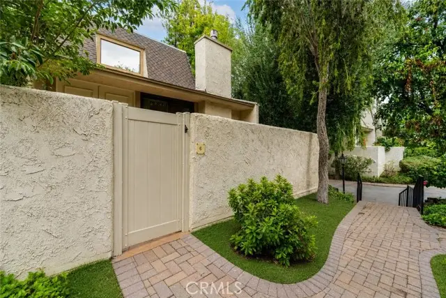 6121 Shoup Avenue  #6, Woodland Hills, CA 91367 - #2