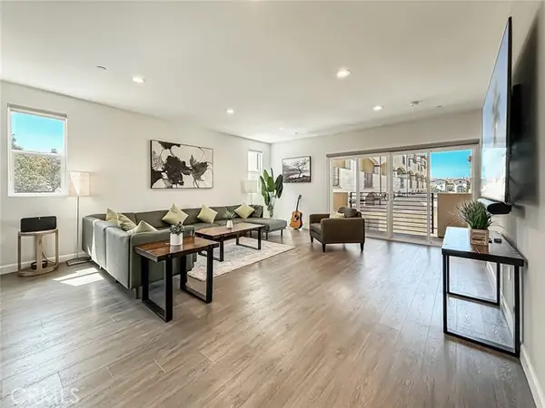 946 Warwick, Thousand Oaks, CA 91360