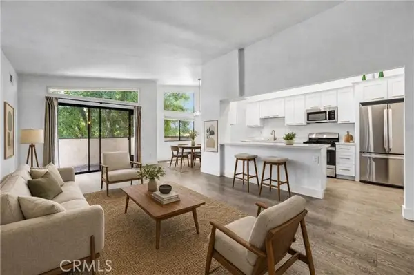 5805 Whitsett Avenue  #201, Valley Village, CA 91607