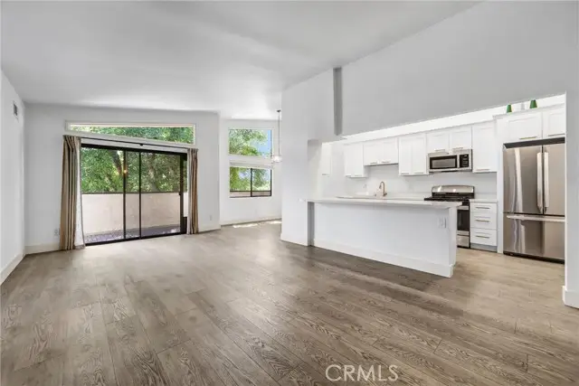 5805 Whitsett Avenue  #201, Valley Village, CA 91607 - #2
