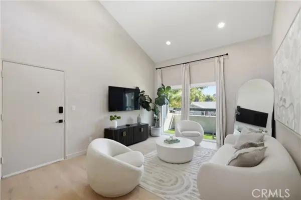 25039 Peachland Avenue  #204, Newhall, CA 91321