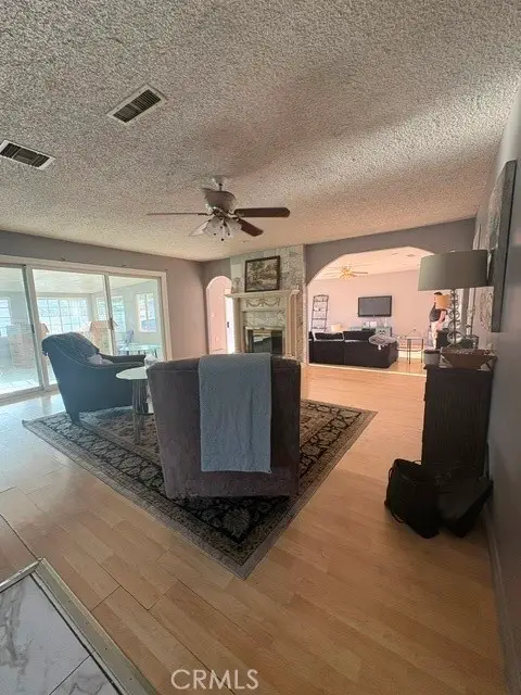 8233 Fallbrook, Canoga Park, CA 91304