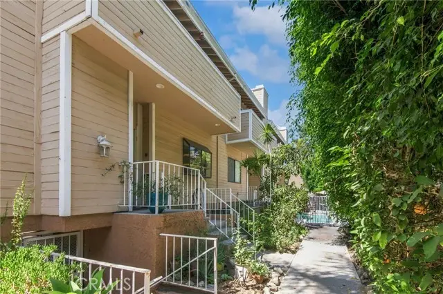 5340 Wilkinson Avenue  #5, Valley Village, CA 91607 - #2