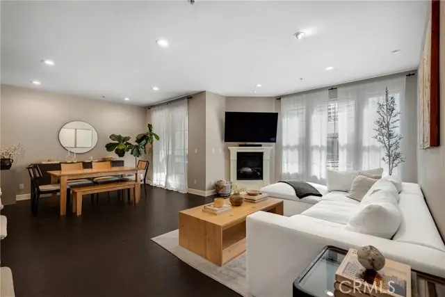 10639 Woodbridge Street  #206, Toluca Lake, CA 91602 - #2