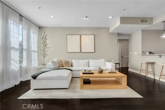 10639 Woodbridge Street  #206, Toluca Lake, CA 91602 - #3