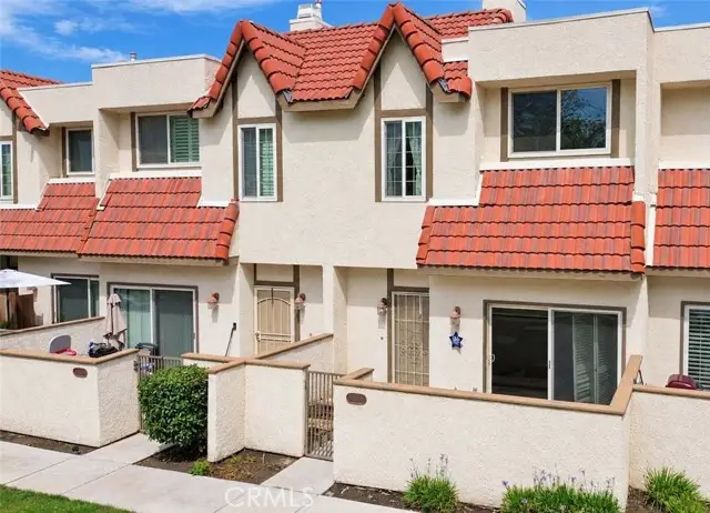 27650 Ironstone Drive  #3, Canyon Country, CA 91387 - #2
