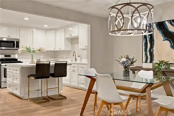 18324 Clark  #110, Tarzana, CA 91356