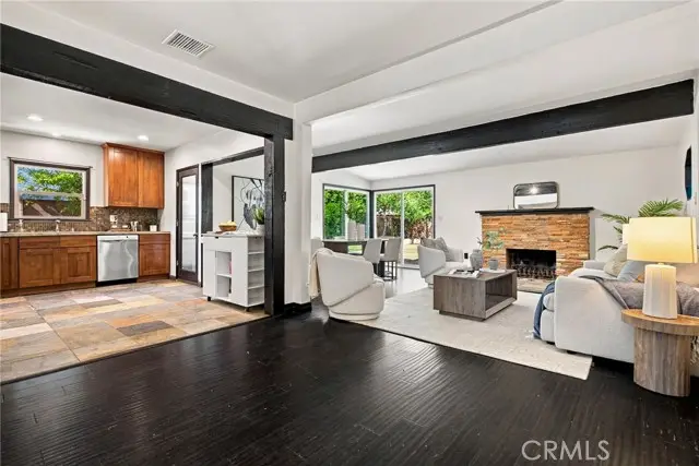 7357 Anatola Avenue, Lake Balboa, CA 91406 - #2