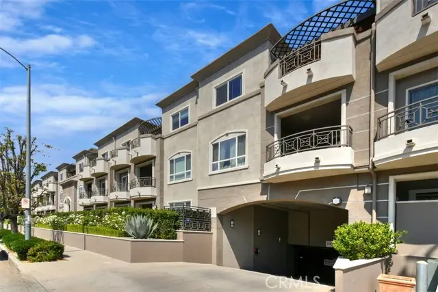 4424 Whitsett Avenue  #107, Studio City, CA 91604 - #2