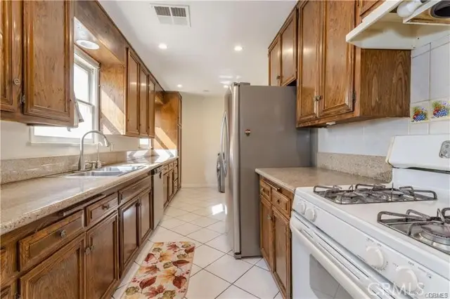 19519 Welby Way, Reseda, CA 91335 - #2