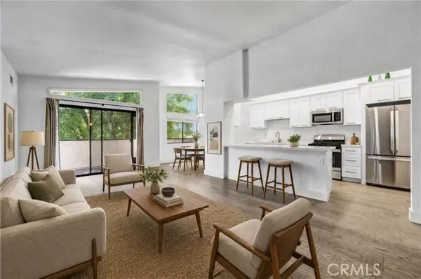 5805 Whitsett Avenue  #201, Valley Village, CA 91607