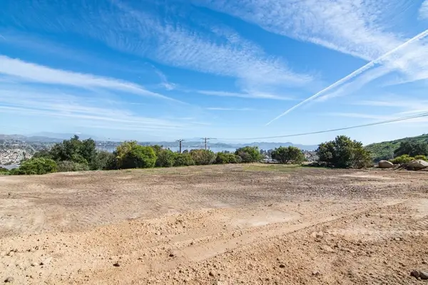 30 Lakeview, Lake Elsinore, CA 92530