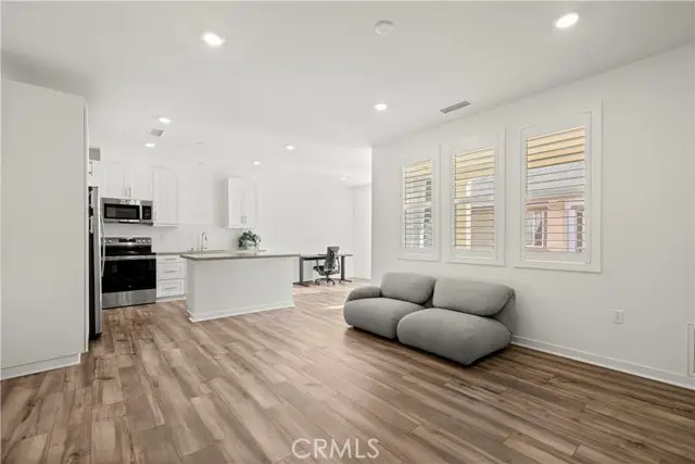 6123 Valentina Way, Corona, CA 92880 - Image #3