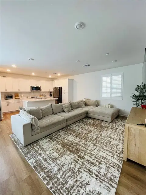 2004 Dewdrop, Upland, CA 91786