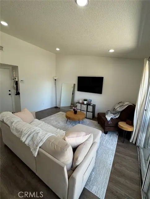 2548 Avenida Del Vista  #T 202, Corona, CA 92882