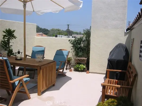 10623 Moorpark Street  #1, Toluca Lake, CA 91602