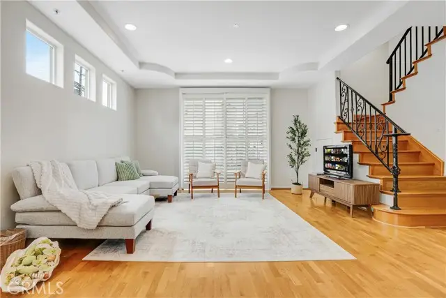 10623 Moorpark Street  #1, Toluca Lake, CA 91602 - #2