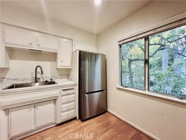 239 Barrington Avenue  #F8, Los Angeles, CA 90049 - #3