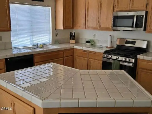 6130 Almeria Way, Palmdale, CA 93552 - #2