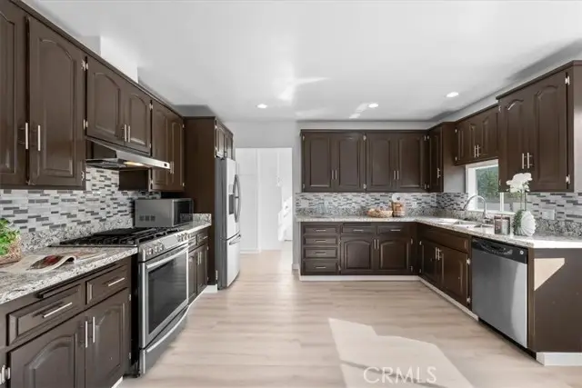 8131 Garden Grove, Reseda, CA 91335 - Image #3