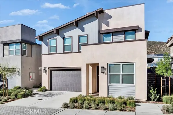 15946 Caterpillar, Fontana, CA 92336