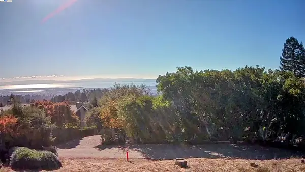 Villanova Dr, Oakland, CA 94603