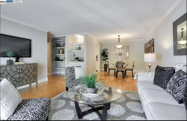 430 N Civic Dr #411, Walnut Creek, CA 94596