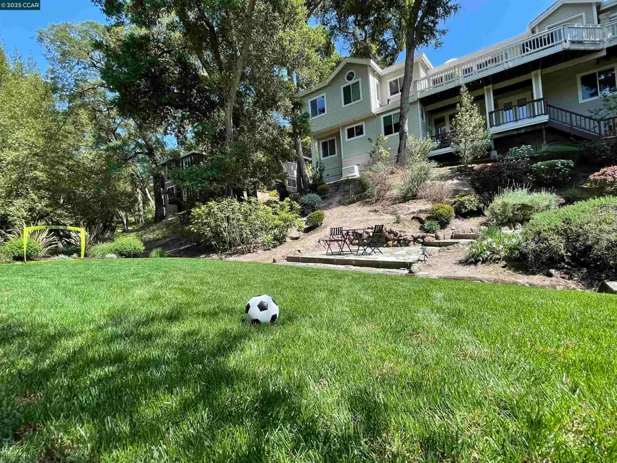 31 Merrill Cir S, Moraga, CA 94556 - Image #2