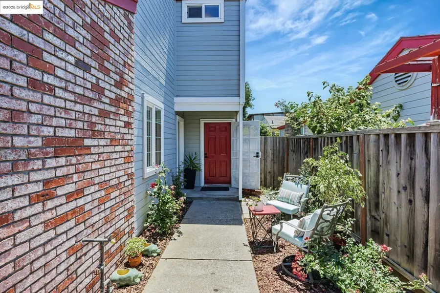 16 Town Sq Pl, Oakland, CA 94603 - Image #3
