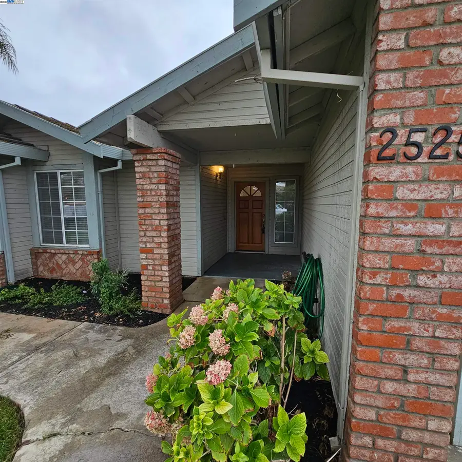 2525 Travao Ln, Tracy, CA 95376 - Image #2